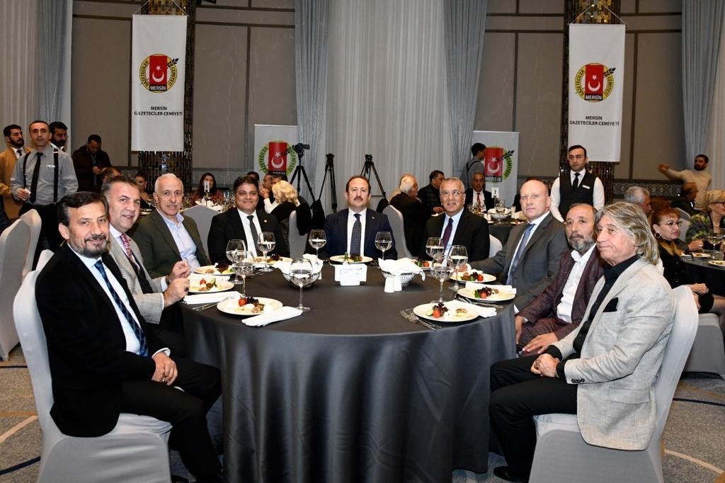 Mersin’de gazeteciler 10 Ocak balosunda bir araya geldi