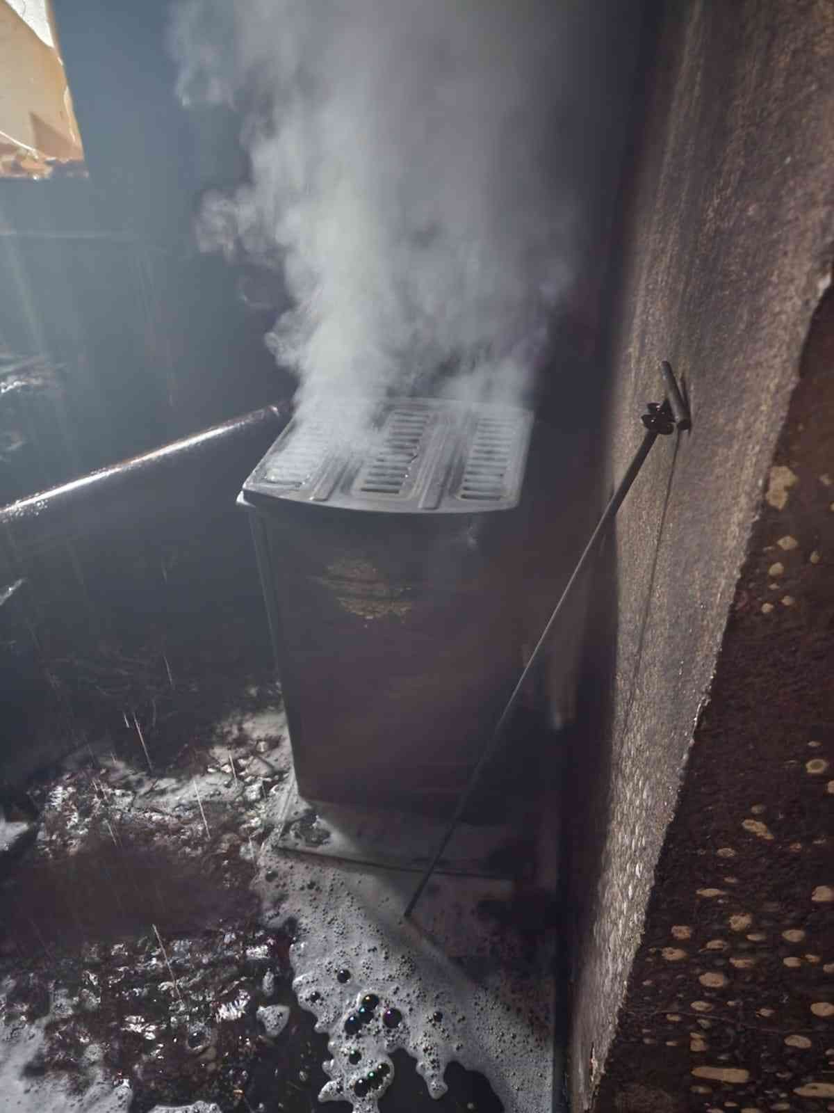 Sobadan çıkan yangında ev kullanılamaz hale geldi