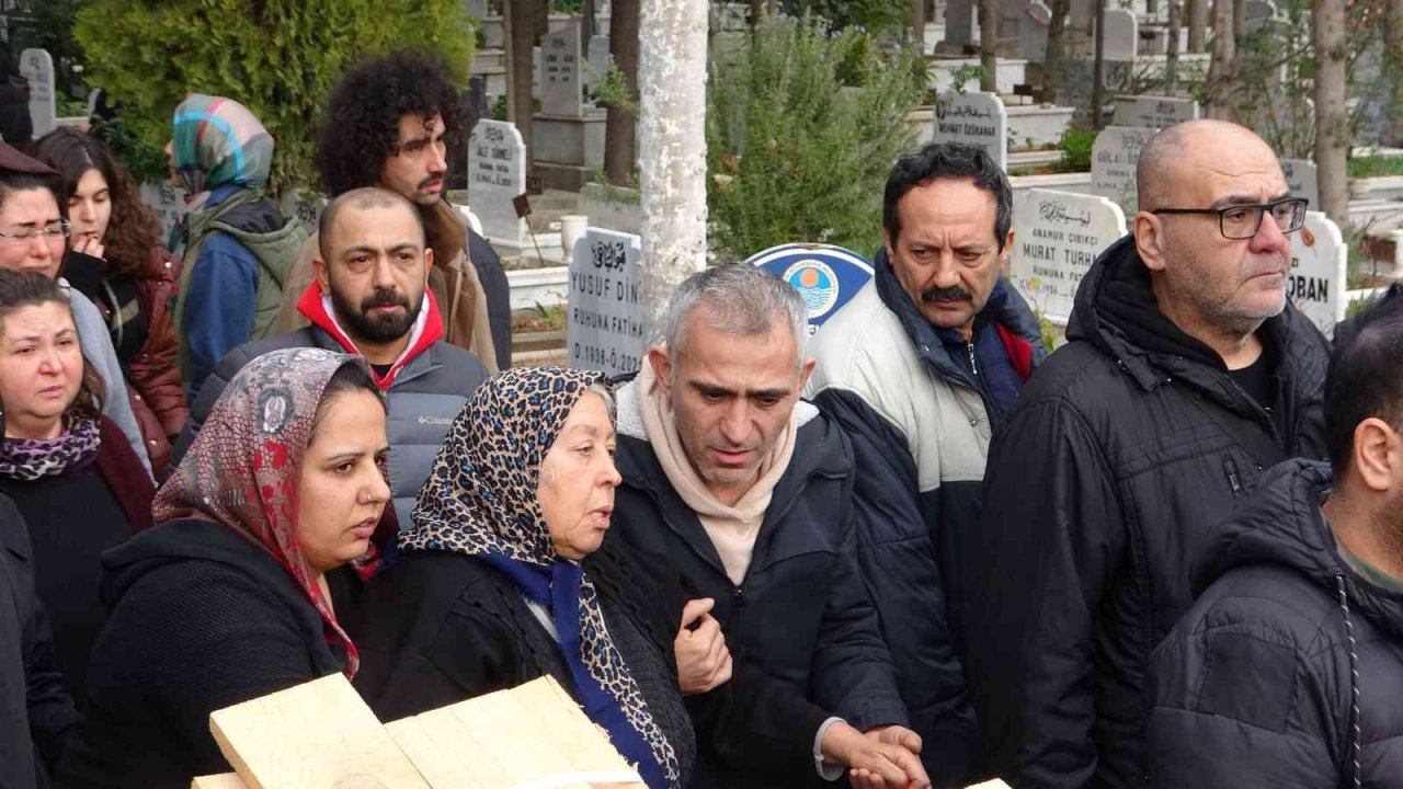 Ünlü müzisyen Hakan Yelbiz memleketi Mersin’de toprağa verildi