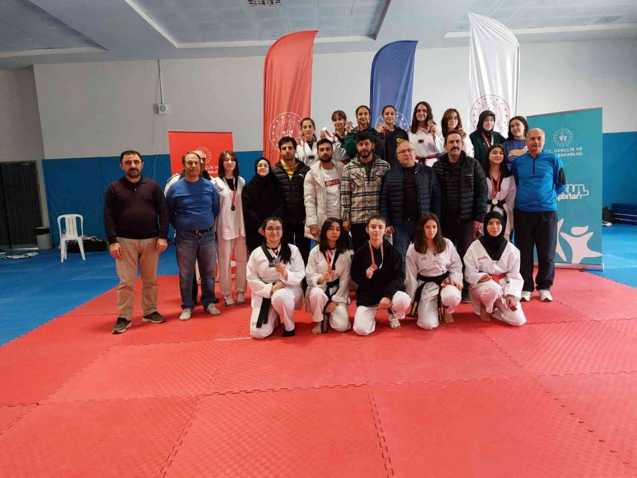 Okul sporları gençler tekvando müsabakaları sona erdi