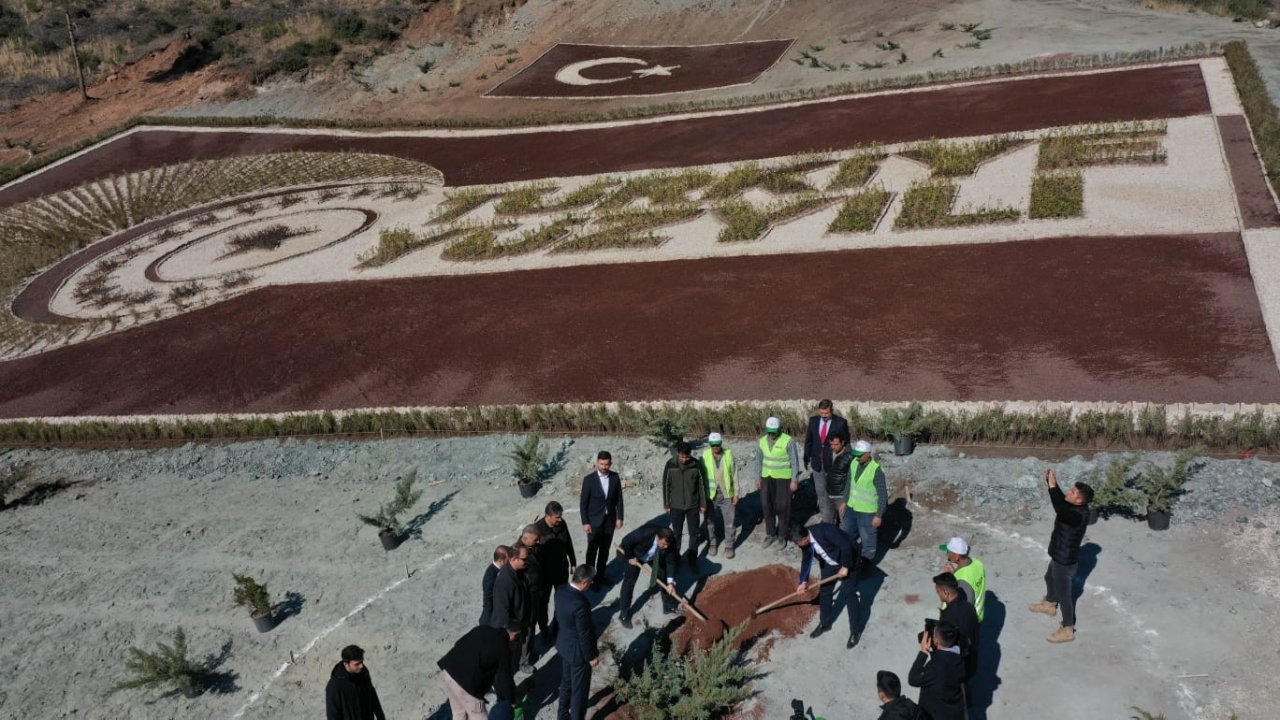 Osmaniye’de 28 bin fidanla Türkiye yüzyılı logosu oluşturuldu