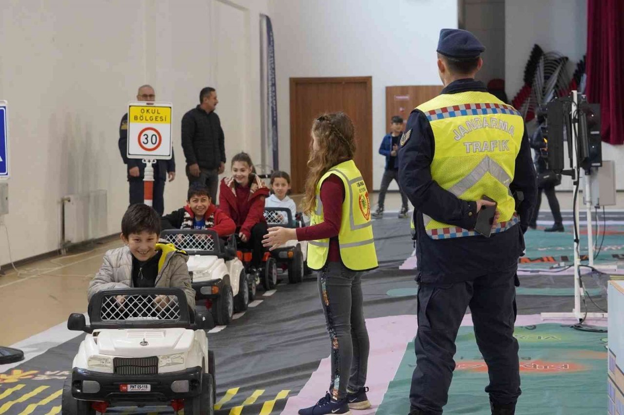 Çocuklara trafik bilinci aşılanıyor