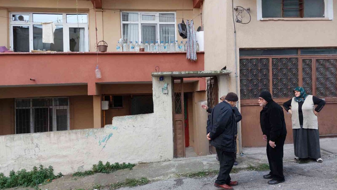 Samsun’da evde çıkan yangında yaşlı adam ölümden döndü