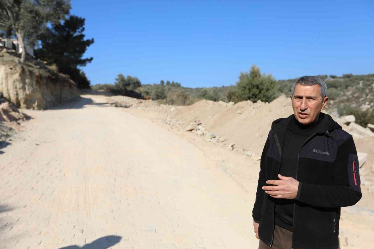 Selçuk’ta tarımsal arazi yolları yenileniyor