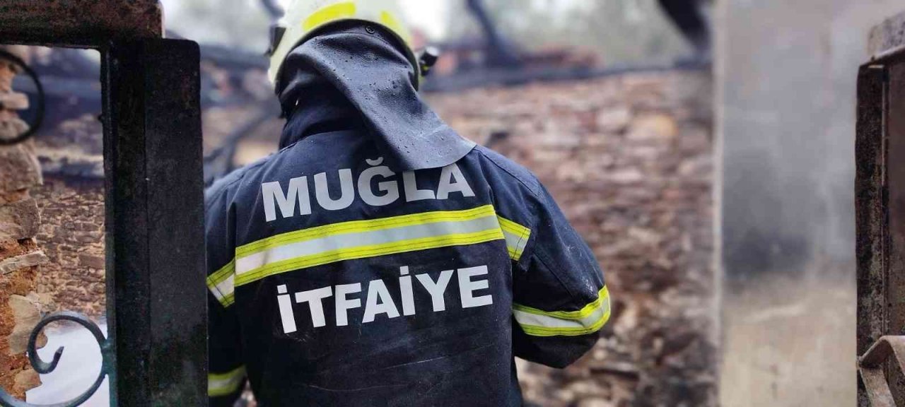 Soba kovasından çıkan yangında ev zarar gördü