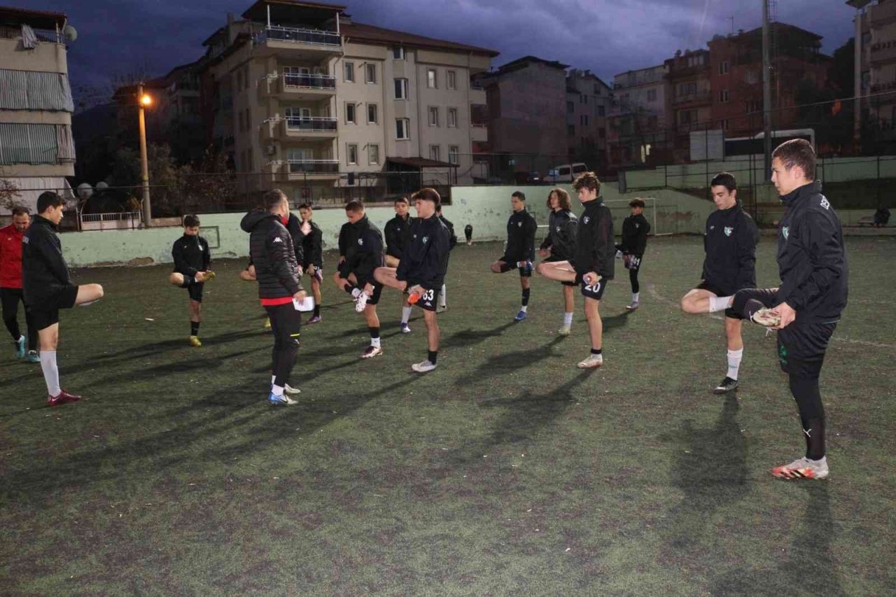 Genç horozlar Uşakspor’a sıkı hazırlanıyor