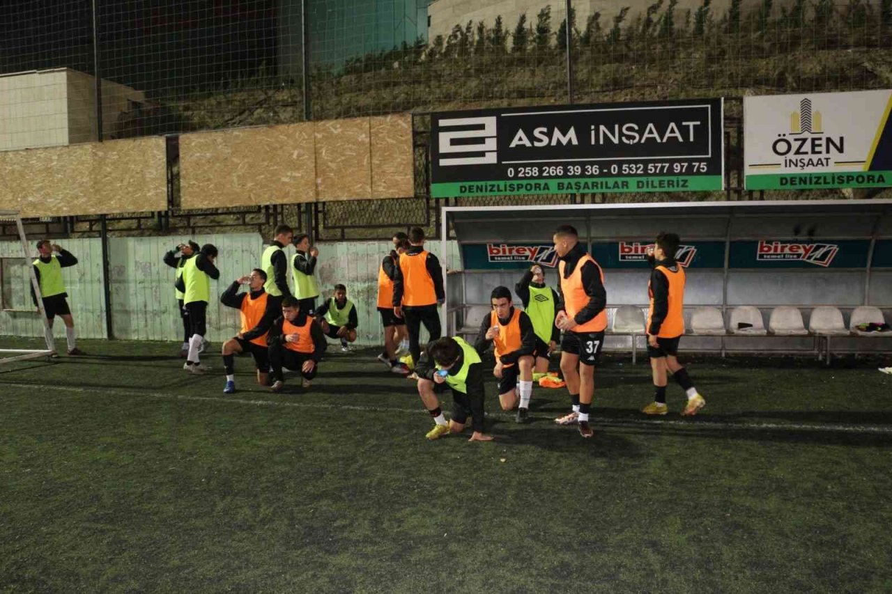 Genç horozlar Uşakspor’a sıkı hazırlanıyor