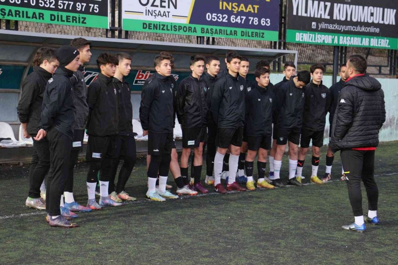 Genç horozlar Uşakspor’a sıkı hazırlanıyor