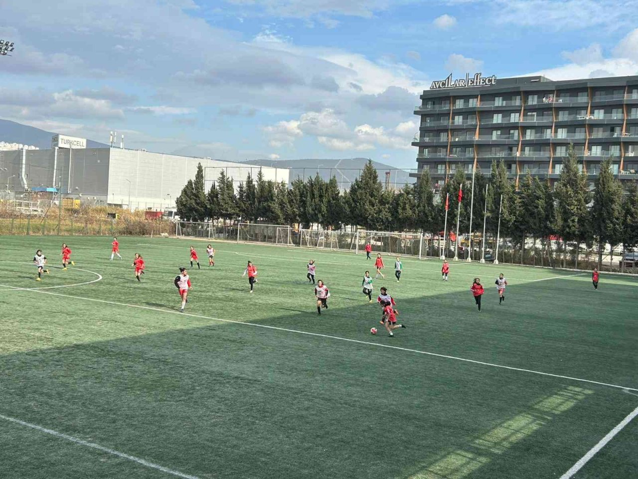 Zafer Sporlu 25 kadın futbolcu milli takım seçmelerine katıldı