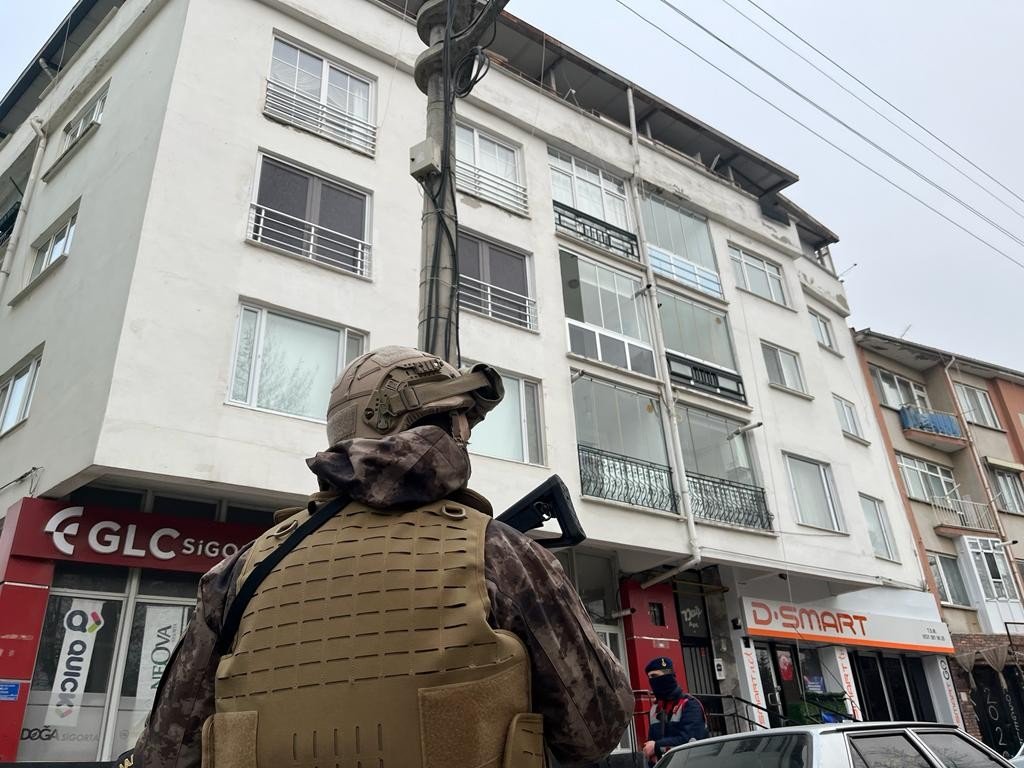 Uyuşturucu satıcısı için jandarma ve polisten ortak operasyon