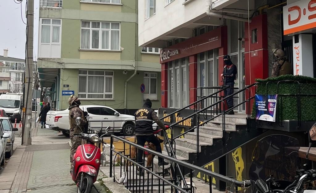 Uyuşturucu satıcısı için jandarma ve polisten ortak operasyon