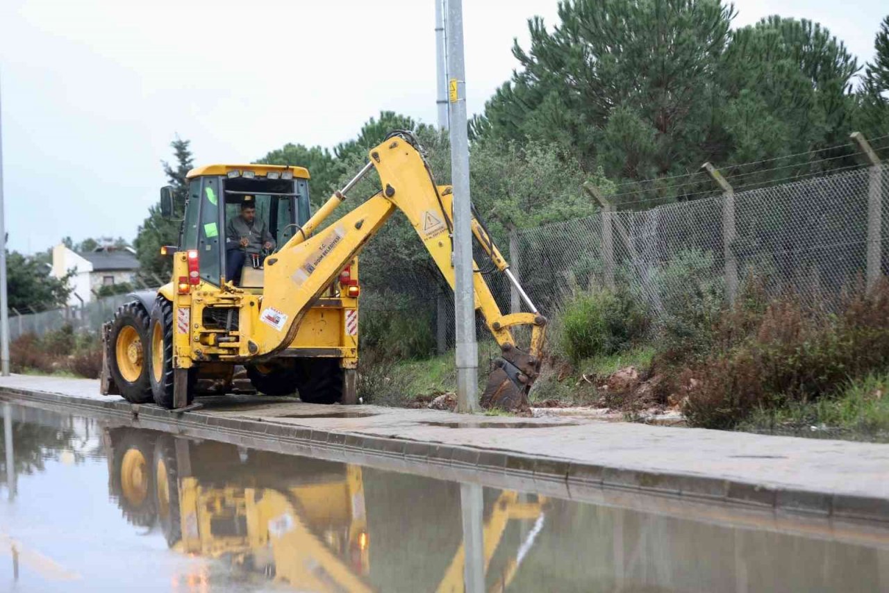 Yağış ve fırtınaya karşı Didim Belediyesi teyakkuza geçti