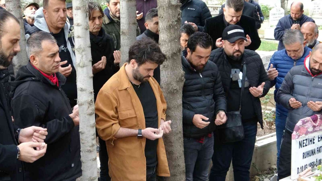 Ünlü müzisyen Hakan Yelbiz memleketi Mersin’de toprağa verildi