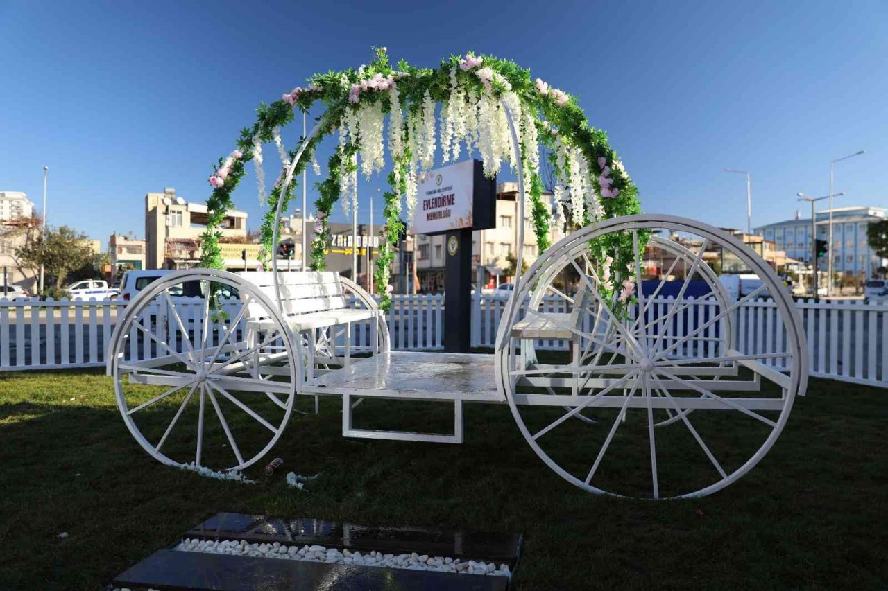 Yüreğir’de düğün fotoğrafları için plato kuruldu