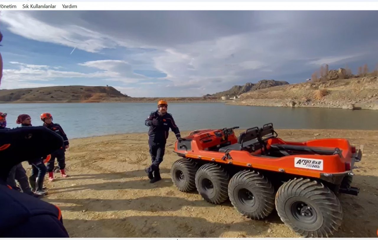 Göreve yeni başlayan personellere arazi aracı ve bot kullanımı eğitimi