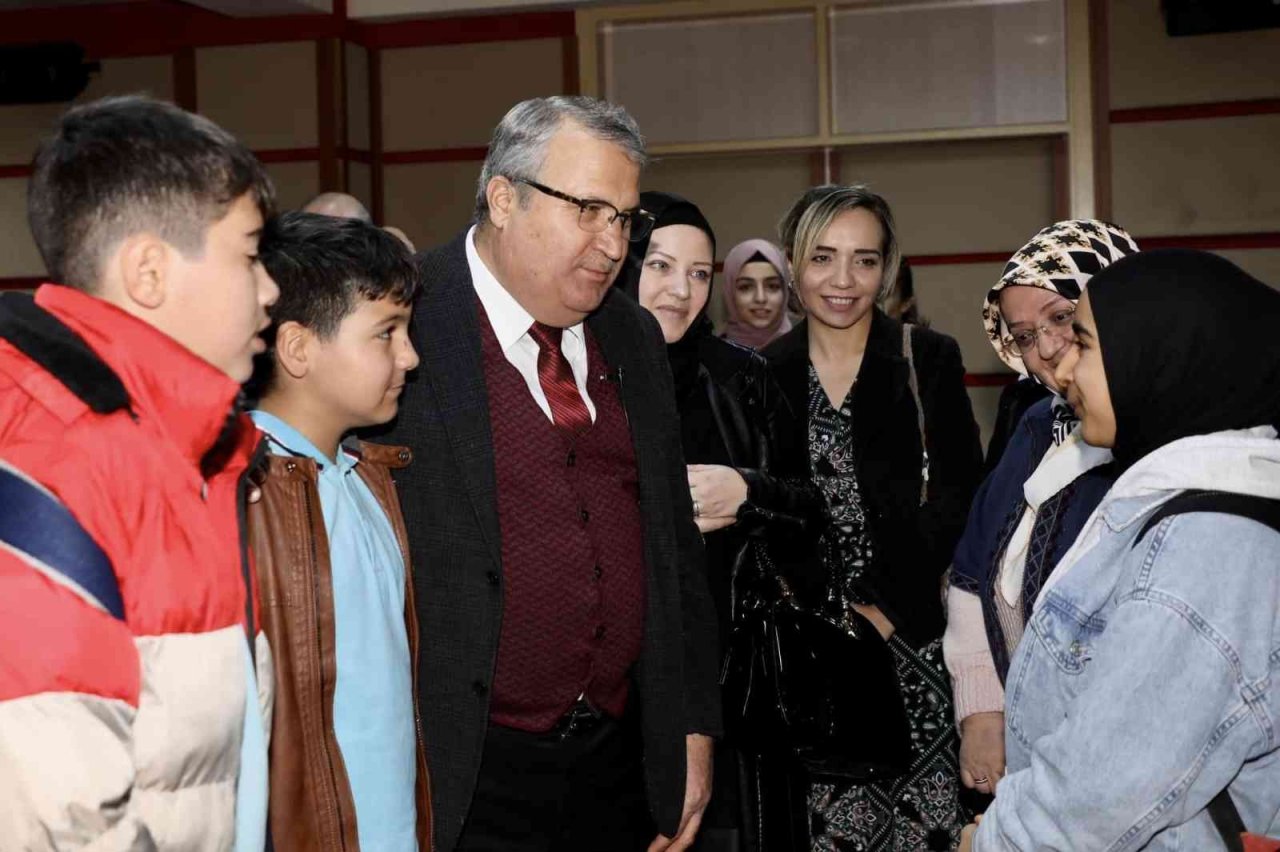Başkan Çerçi Ahmet Yesevili öğrencilerle buluştu