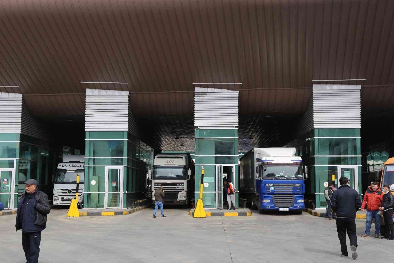 Sarp Sınır Kapısından geçtiğimiz yıl 5 milyon yolcu geçiş yaptı