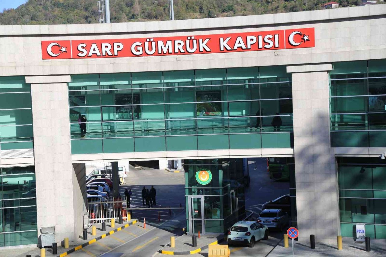 Sarp Sınır Kapısından geçtiğimiz yıl 5 milyon yolcu geçiş yaptı