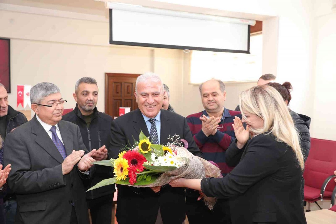 Başkan Atay’dan belediye işçilerine ek zam