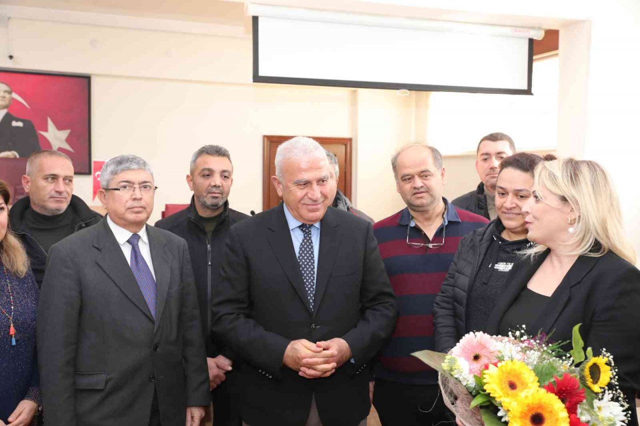 Başkan Atay’dan belediye işçilerine ek zam