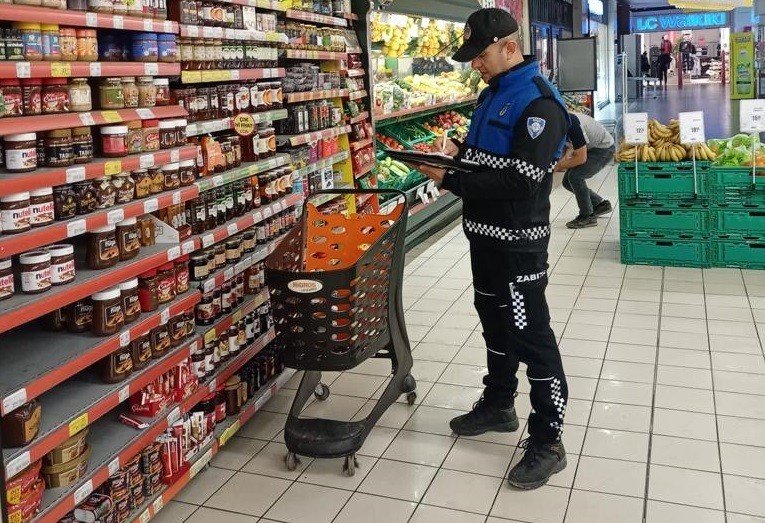 Biga Zabıtasından zincir marketlere denetim