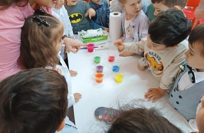 Okul öncesi minikler oyunlarla matematik öğreniyor