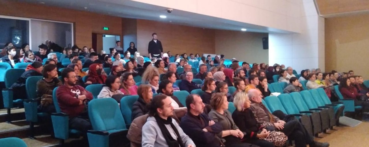 Bozüyük Belediye Tiyatrosu “Ayrılık” ile sahnede