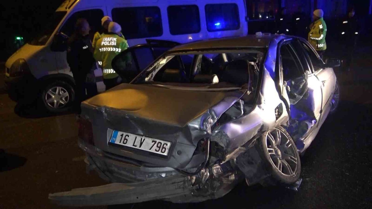 "Dur" ihtarına uymayan ehliyetsiz sürücü kaza yaptı: 1 ölü, 1’i ağır 4 yaralı