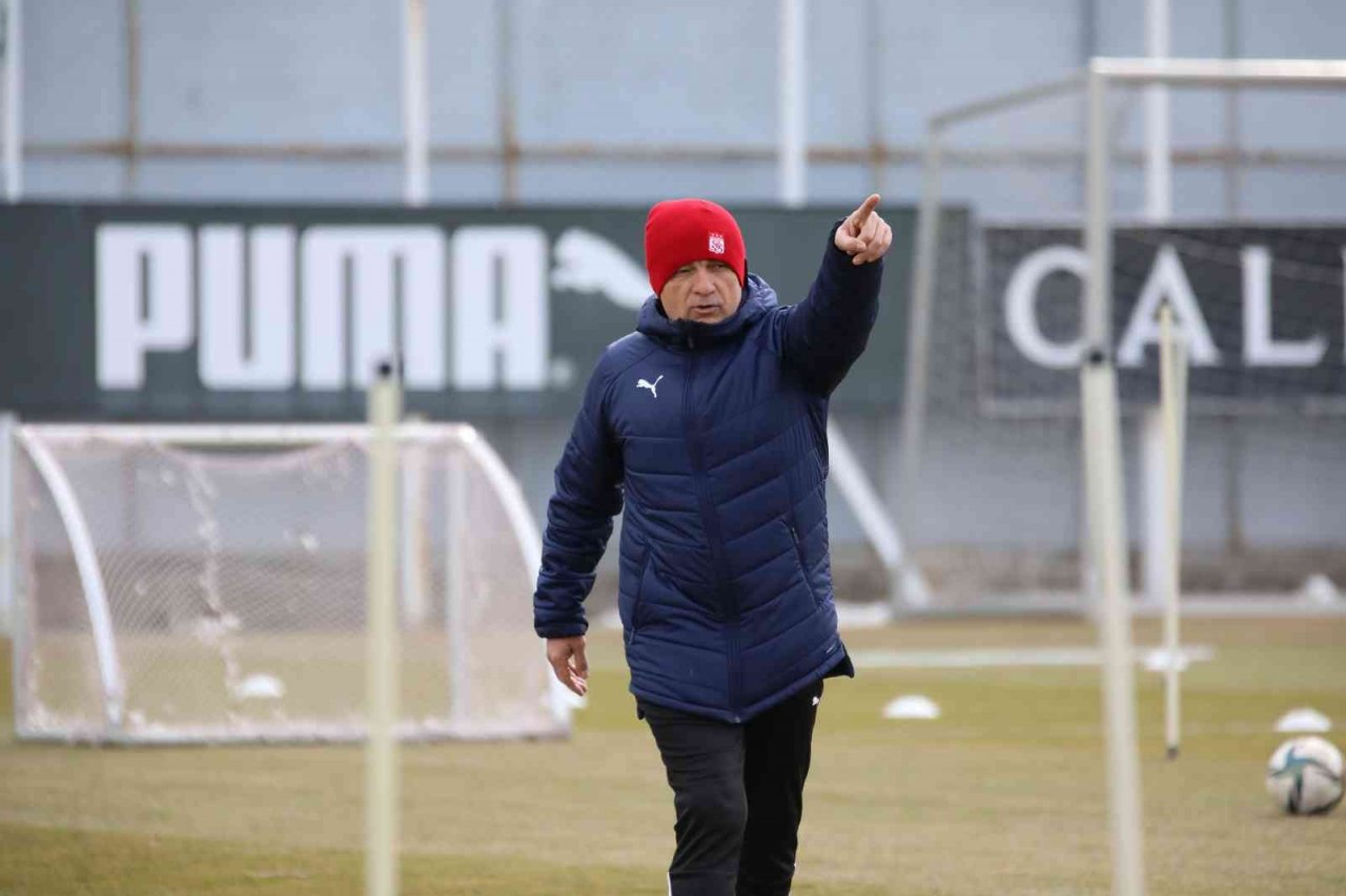 Rıza Çalımbay: “Uğur Çiftçi için Galatasaray ile görüşme oldu”