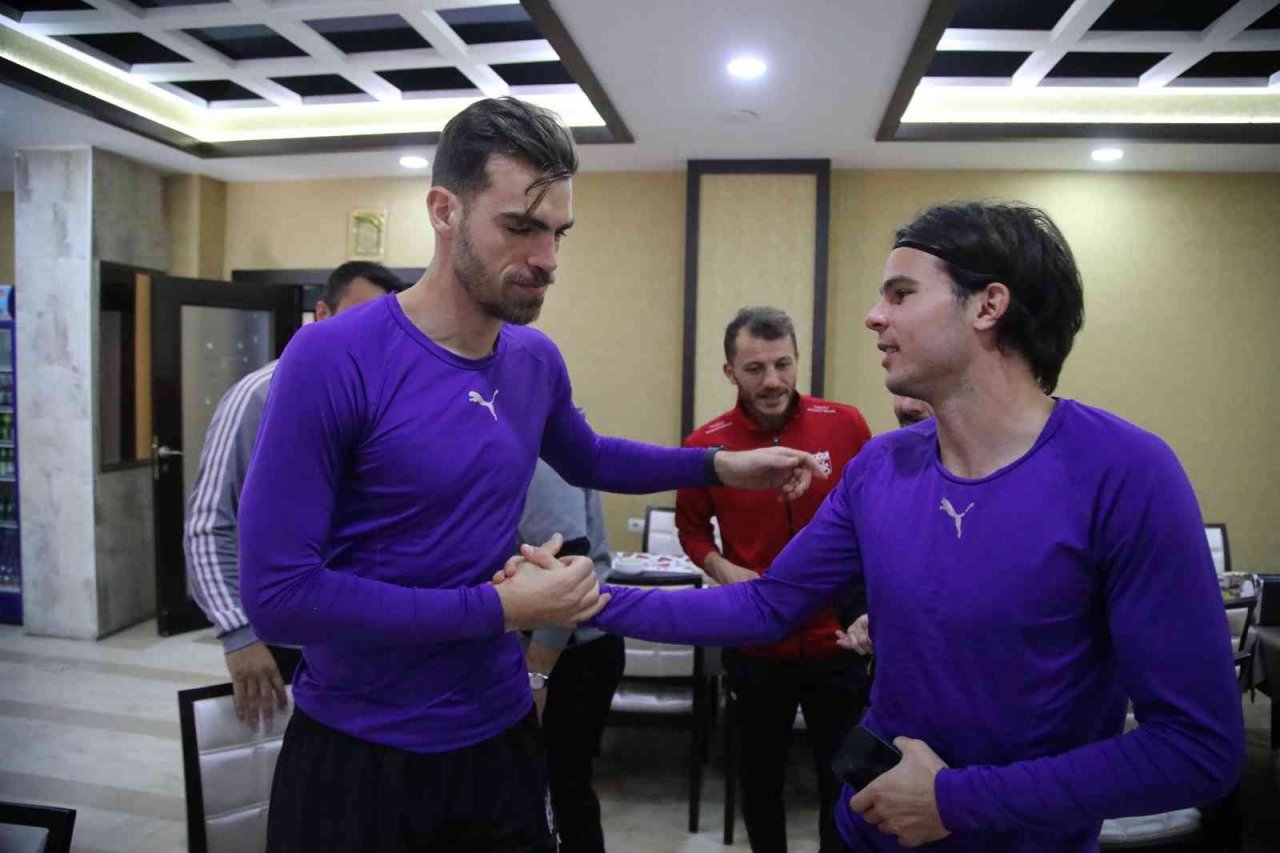 Sivasspor’da Charis Charisis’e sürpriz doğum günü