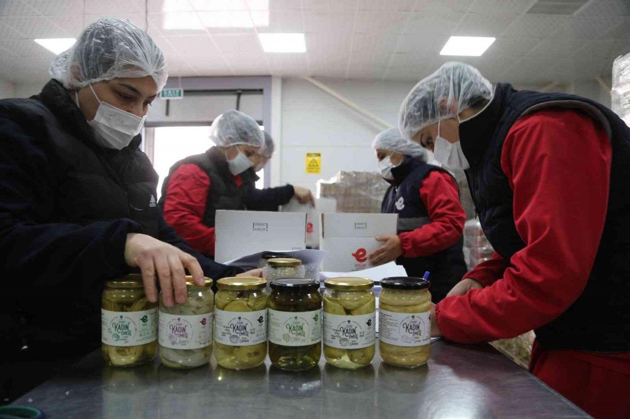 Efeler kadın emeği ile üretiyor, ülkenin dört bir yanına ulaştırıyor