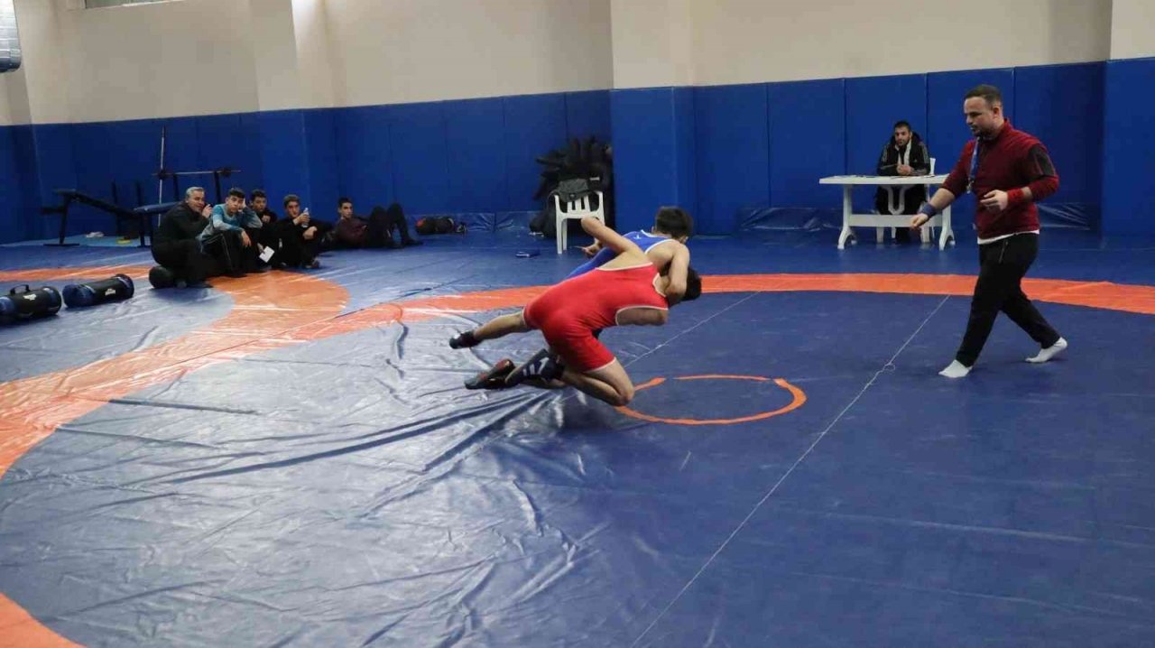 Elazığ’da güreş müsabakaları sona erdi