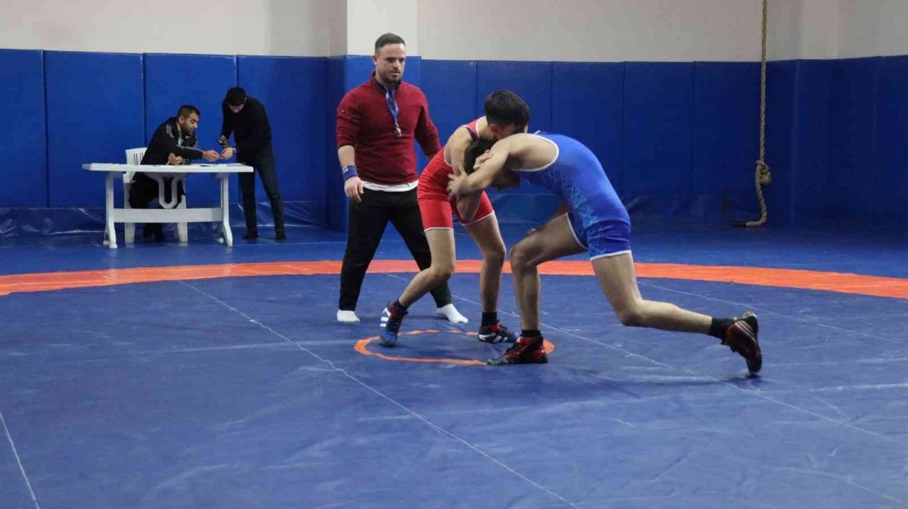Elazığ’da güreş müsabakaları sona erdi