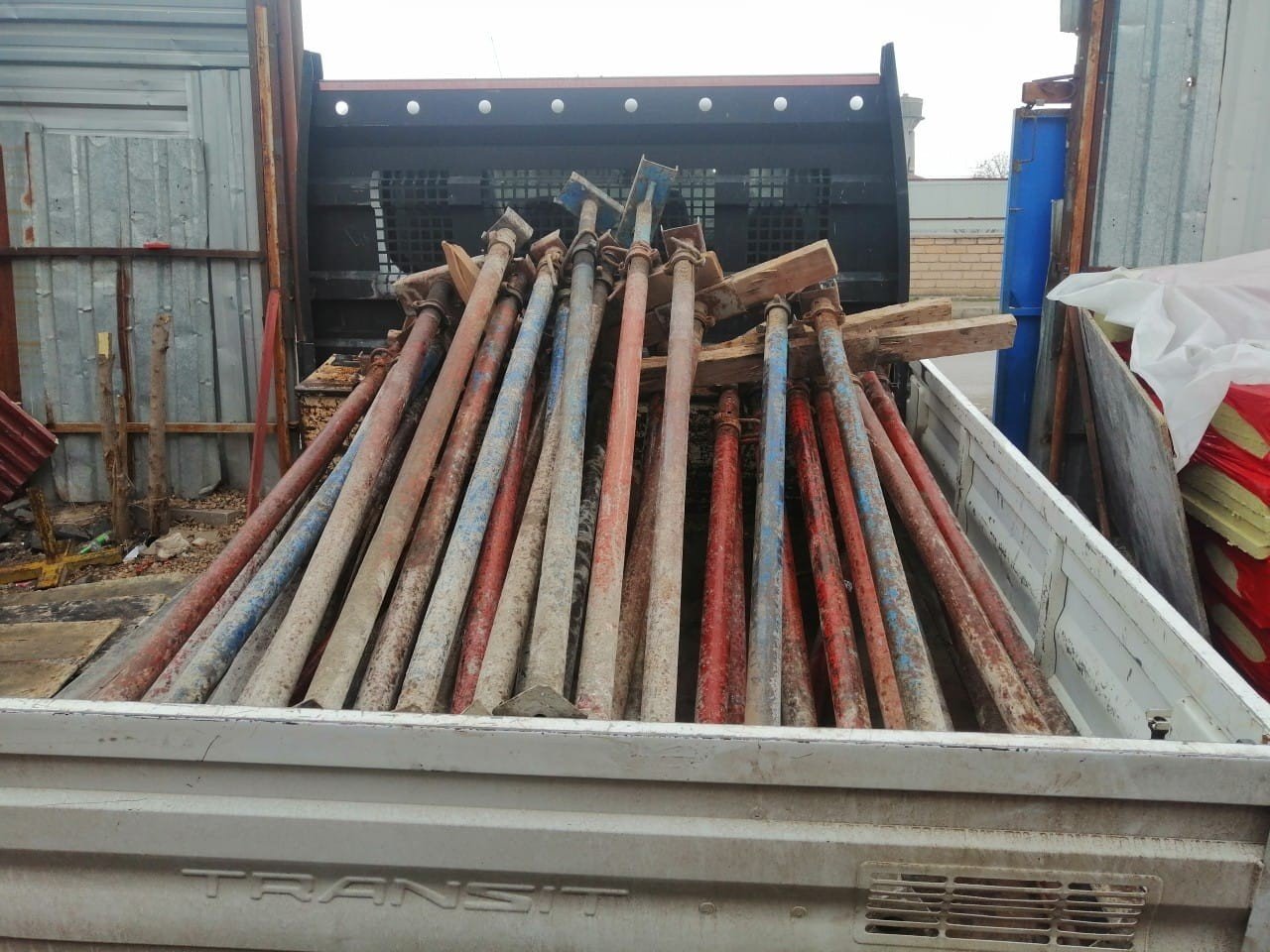 Şantiyeden çalınan inşaat malzemeleri hurdacıda ele geçirildi