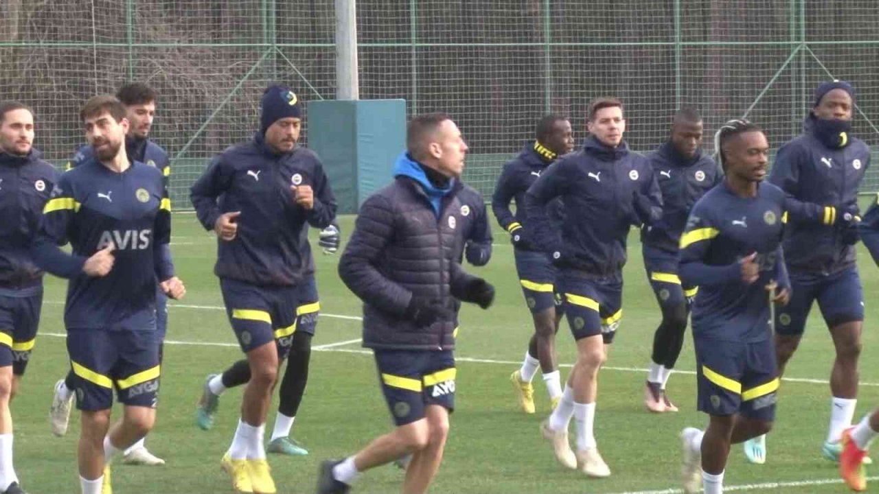 Fenerbahçe’nin yeni transferi Samet Akaydin ilk antrenmanına çıktı