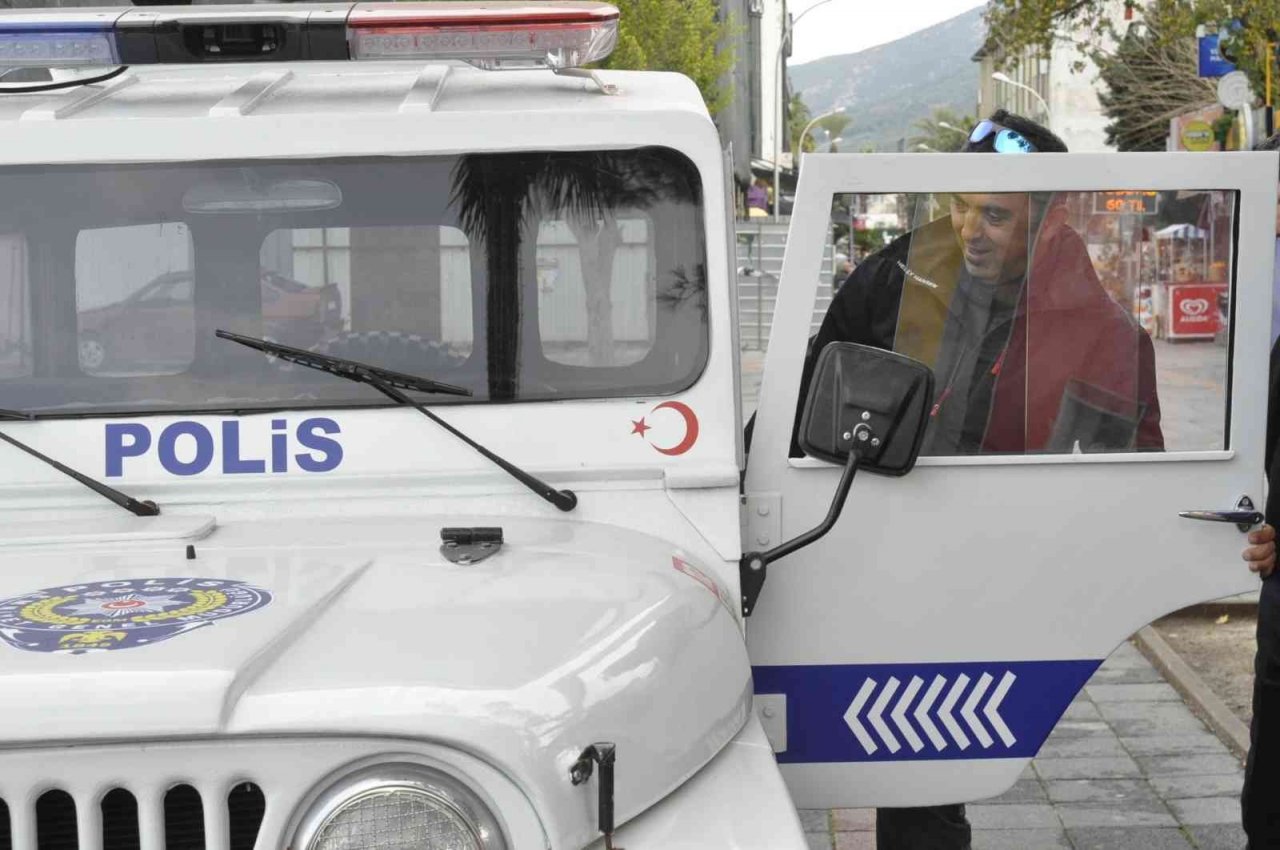 Fethiye’de Turizm Polisi’nin 1954 model nostaljik aracı