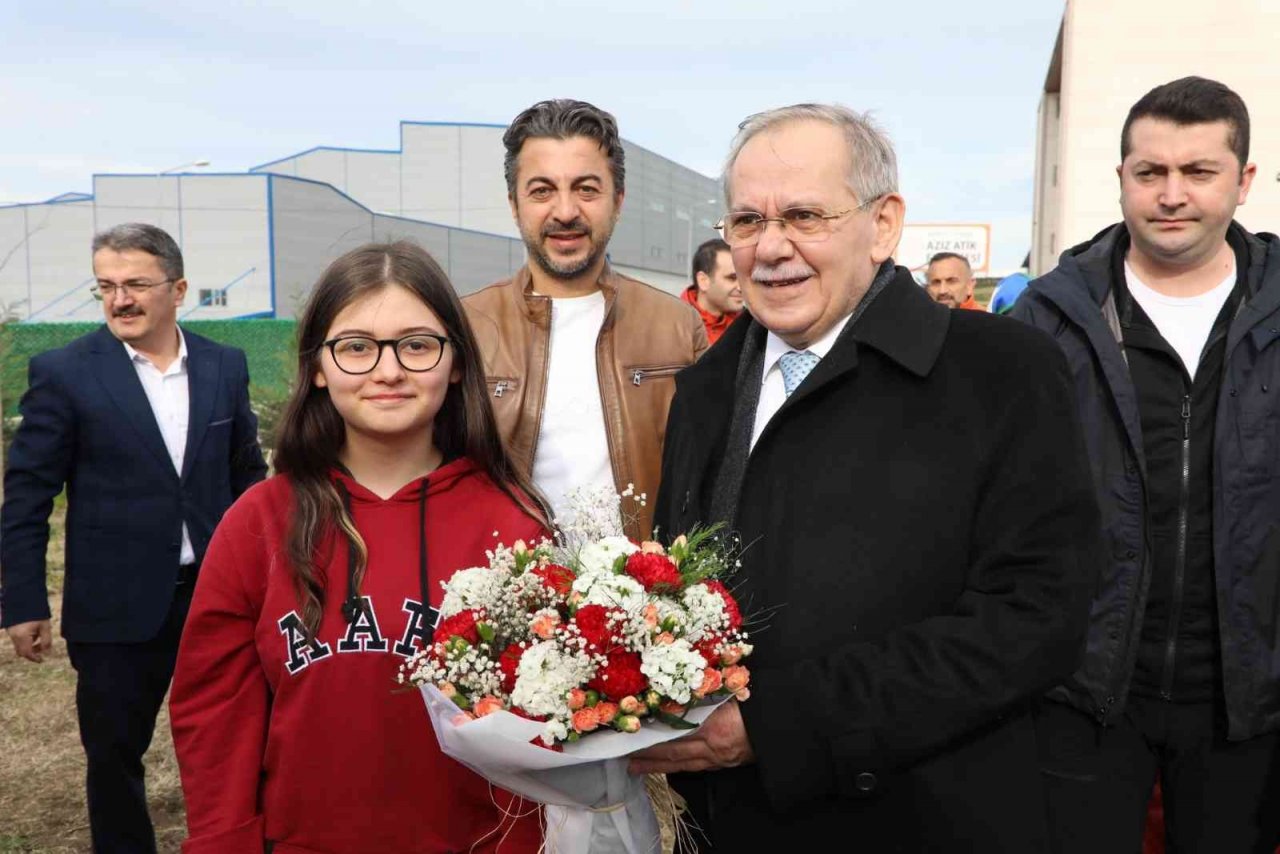 Başkan Demir, öğrencilerin sera talebini yerine getirdi