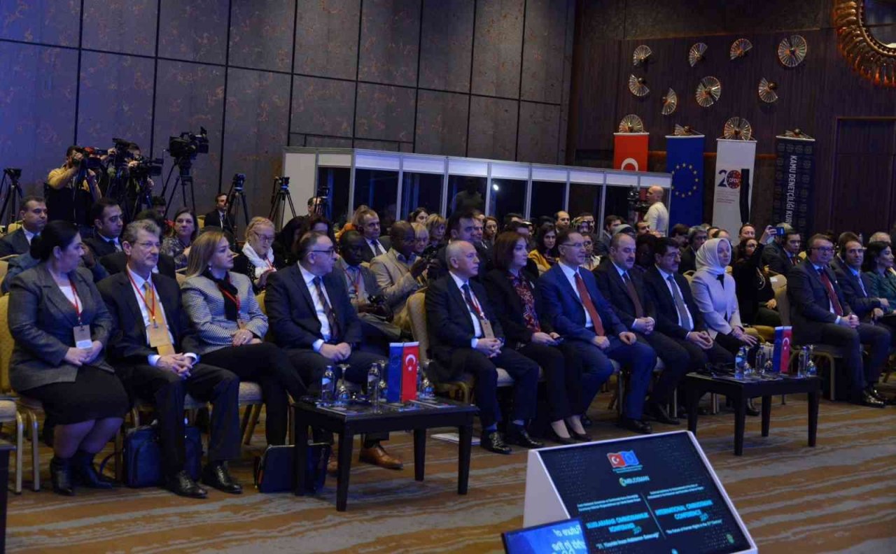 Bakan Varank: “Twitter’ın sahibinin değişmesiyle politikaları 180 derece değişti”