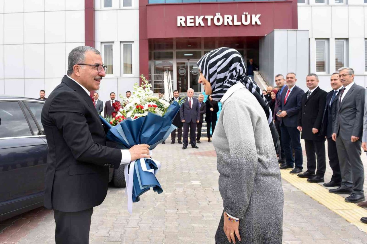 KMÜ’nün yeni rektörü Prof. Dr. Mehmet Gavgalı görevine başladı