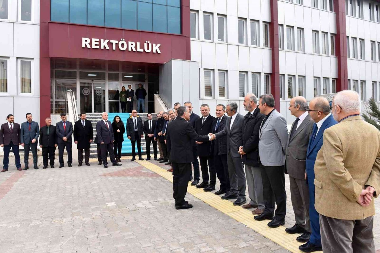 KMÜ’nün yeni rektörü Prof. Dr. Mehmet Gavgalı görevine başladı