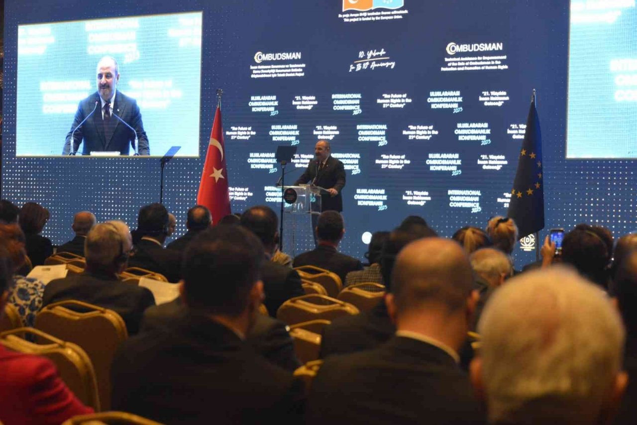 Bakan Varank: “Twitter’ın sahibinin değişmesiyle politikaları 180 derece değişti”