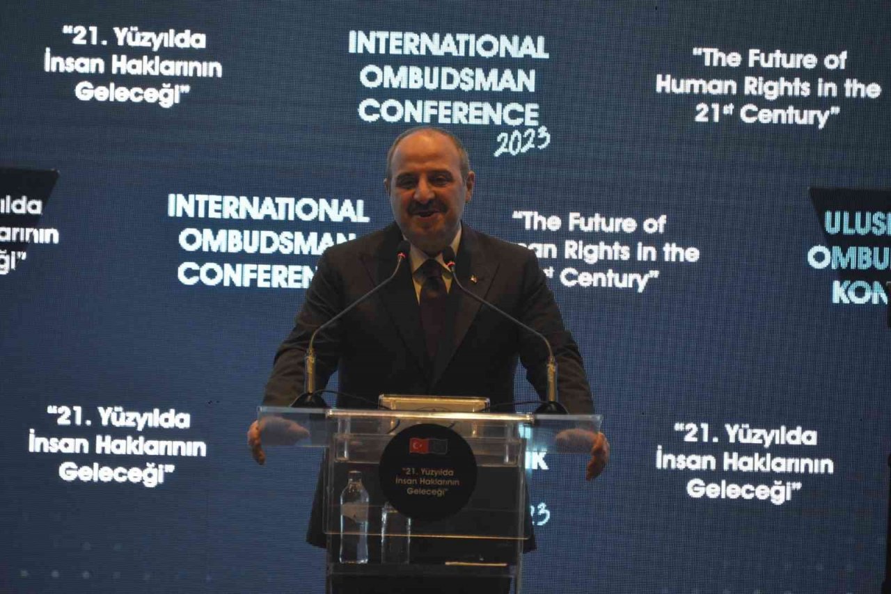 Bakan Varank: “Twitter’ın sahibinin değişmesiyle politikaları 180 derece değişti”