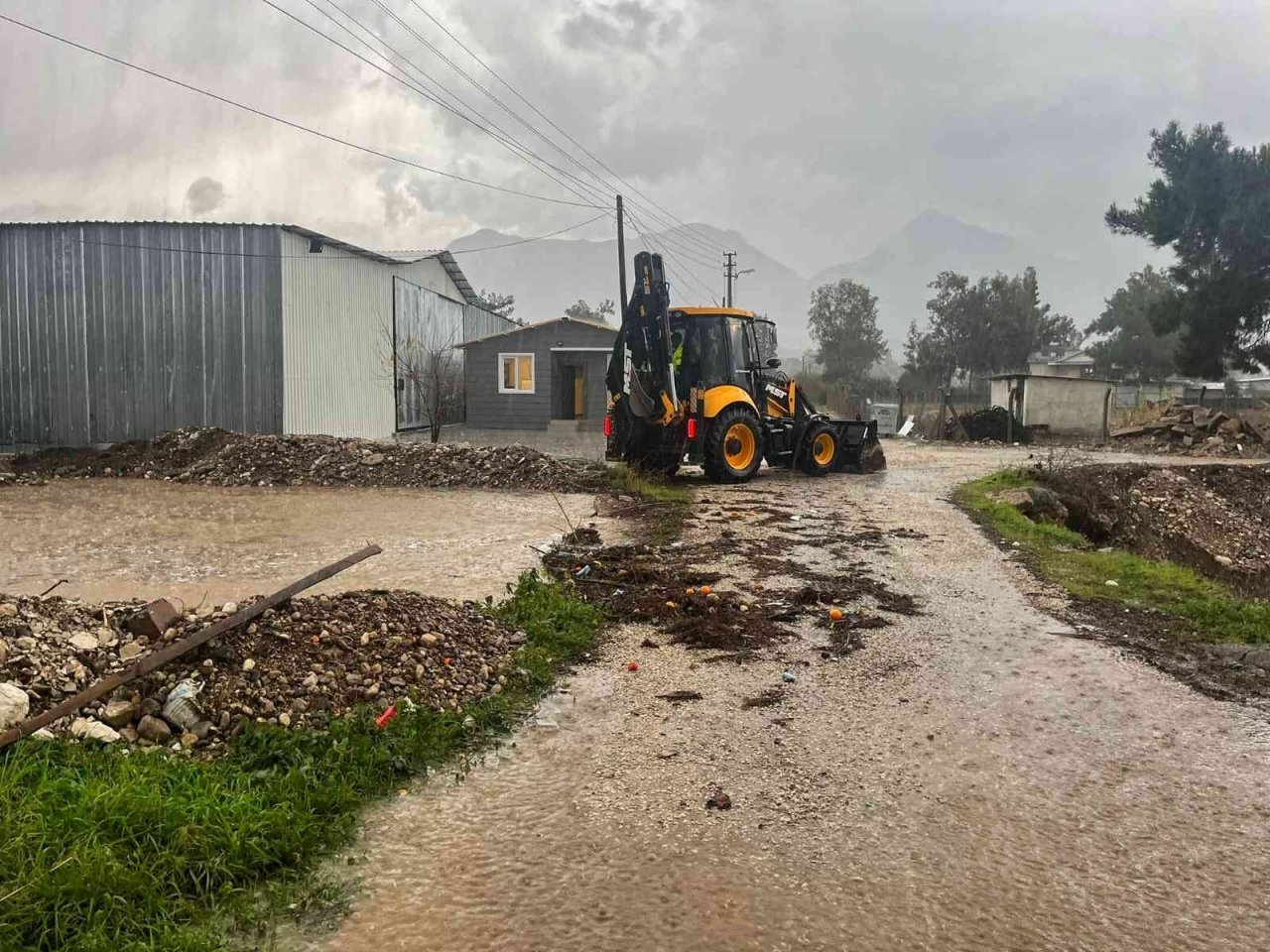 Saklıkent ve Feslikan yaylalarında kar geçit vermedi
