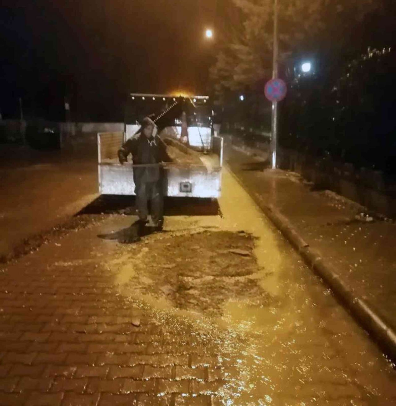 Yoğun yağışta Belediye ekiplerinden anında müdahale