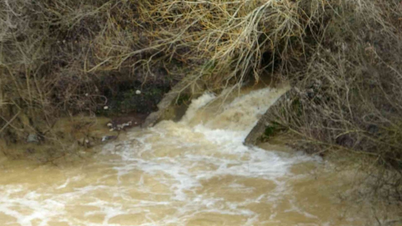 Karabağlar Yaylası yağışlar sonrası göle döndü