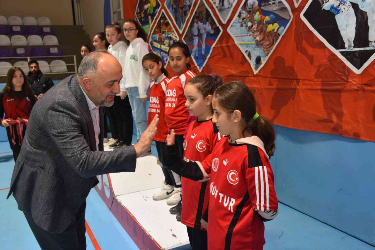 Afyonkarahisar’da Gençler ve Küçükler Curling müsabakaları tamamlandı