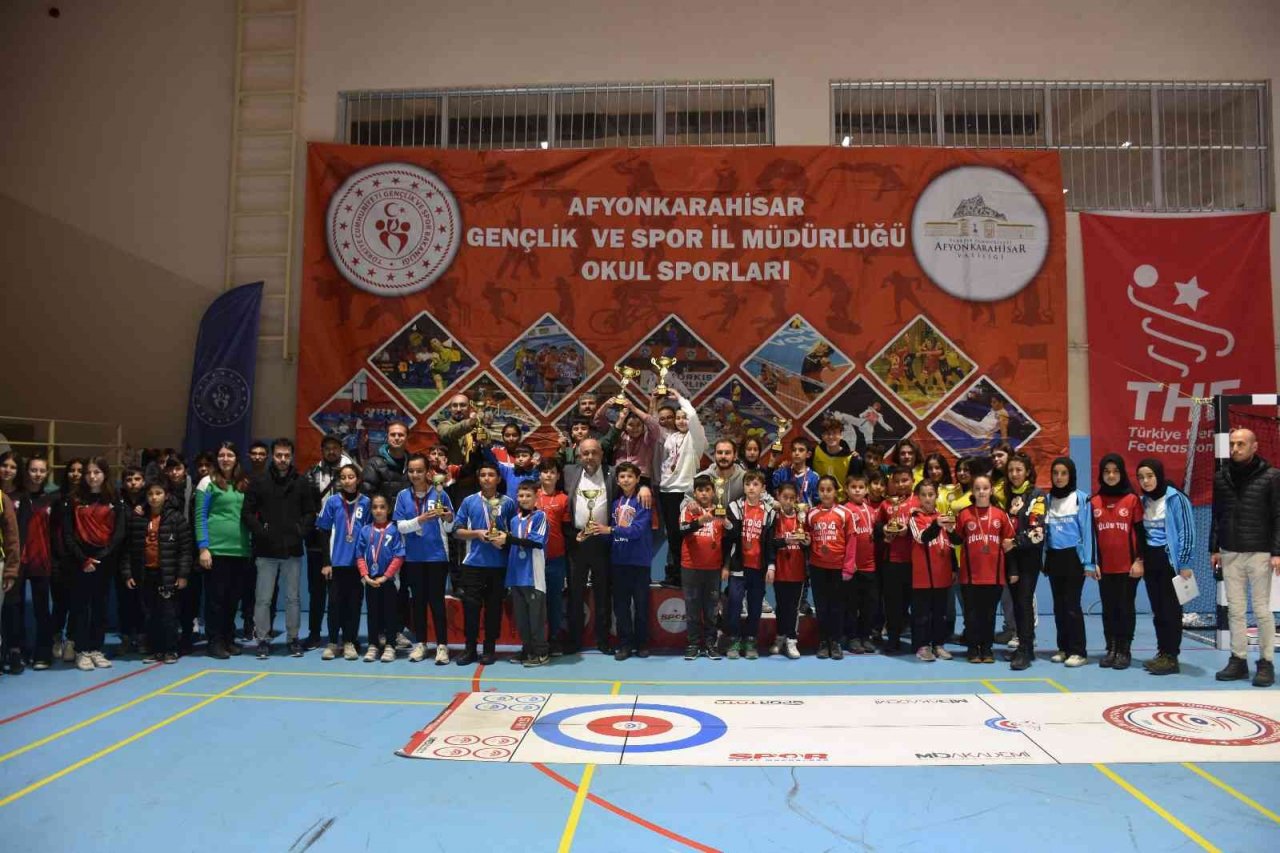 Afyonkarahisar’da Gençler ve Küçükler Curling müsabakaları tamamlandı