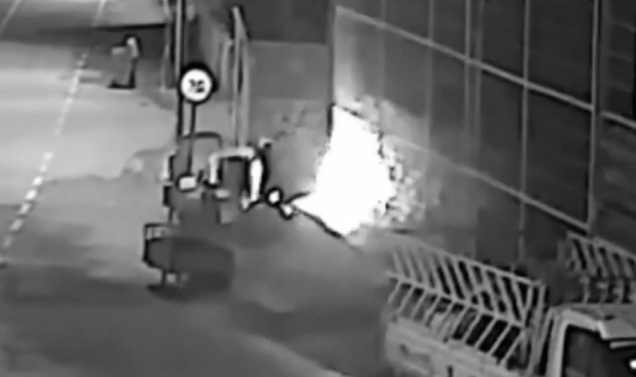 İş yerini kundaklayan 2 zanlı tutuklandı