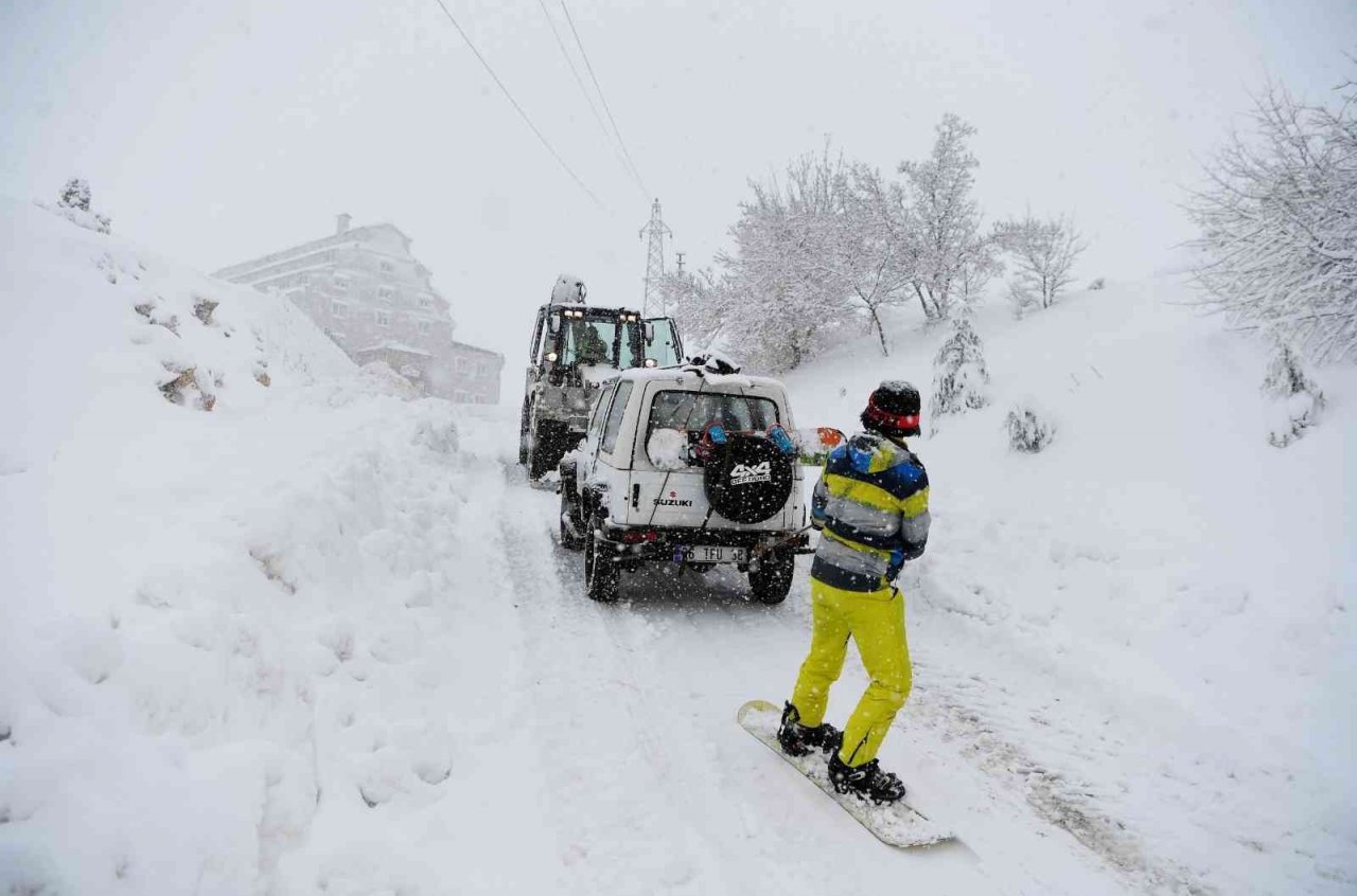 Saklıkent ve Feslikan yaylalarında kar geçit vermedi