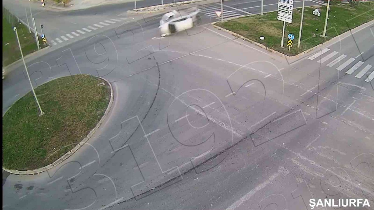 Kameralara yansıyan kaza görüntüleri yürekleri ağızlara getirdi